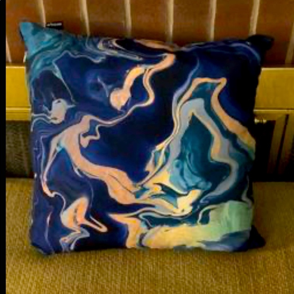 BRAND NEW Decorative pillows.